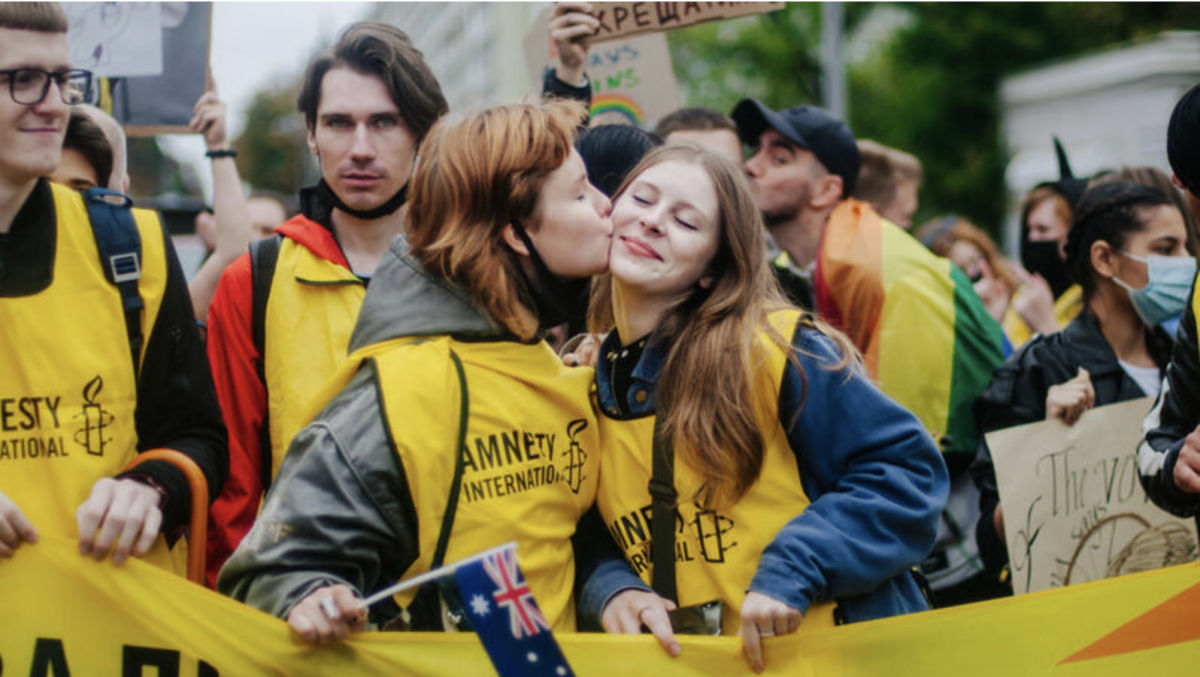 Für LGBTI-Rechte und Gleichberechtigung: Amnesty-Mitglieder beim "Equality March Kyiv Pride 2021" in der ukrainischen Hauptstadt Kiew am 19. September 2021. © Helen Angelova for Amnesty International Ukraine
